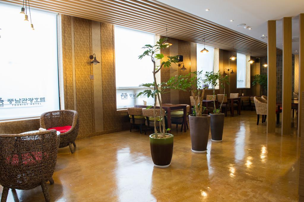 Pungnam Tourist Hotel Jeonju Extérieur photo